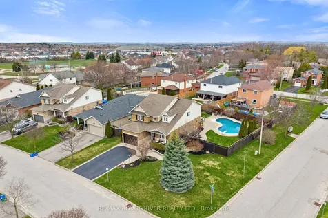 9 Clayton Crescent Clarington ON L1C 4P2