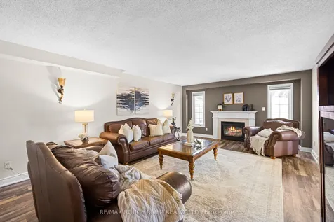 9 Clayton Crescent Clarington ON L1C 4P2
