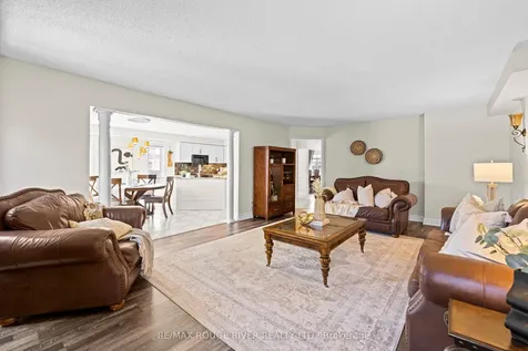 9 Clayton Crescent Clarington ON L1C 4P2
