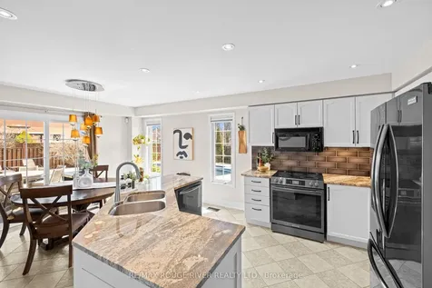9 Clayton Crescent Clarington ON L1C 4P2