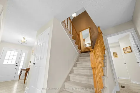 9 Clayton Crescent Clarington ON L1C 4P2