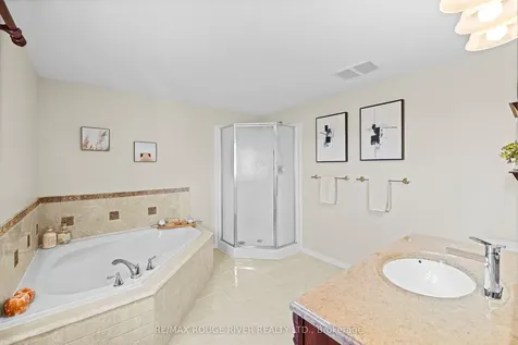9 Clayton Crescent Clarington ON L1C 4P2