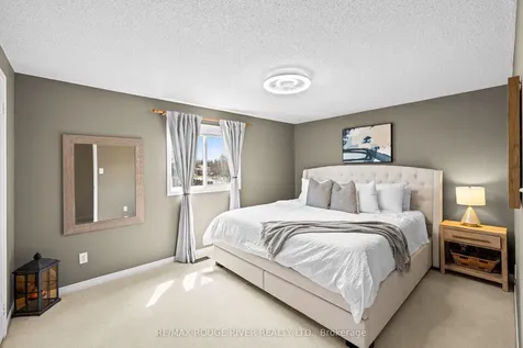 9 Clayton Crescent Clarington ON L1C 4P2