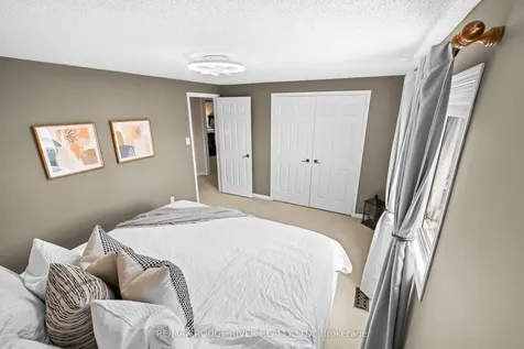 9 Clayton Crescent Clarington ON L1C 4P2