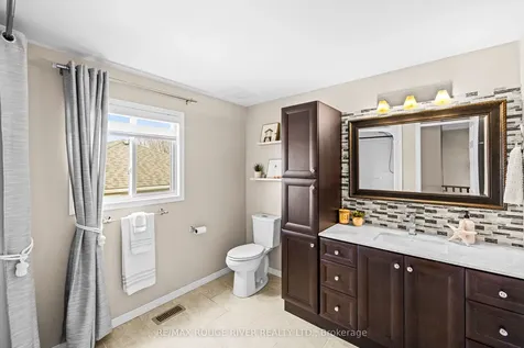 9 Clayton Crescent Clarington ON L1C 4P2