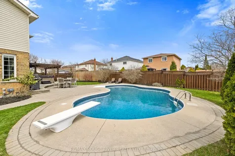 9 Clayton Crescent Clarington ON L1C 4P2