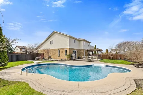 9 Clayton Crescent Clarington ON L1C 4P2