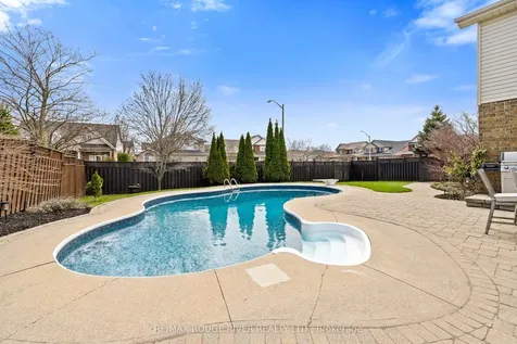 9 Clayton Crescent Clarington ON L1C 4P2