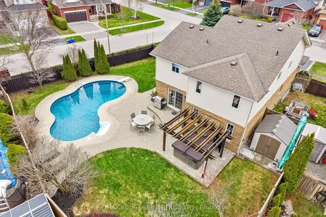9 Clayton Crescent Clarington ON L1C 4P2