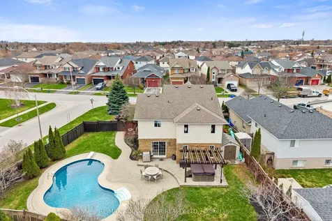 9 Clayton Crescent Clarington ON L1C 4P2