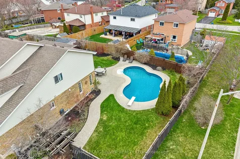 9 Clayton Crescent Clarington ON L1C 4P2