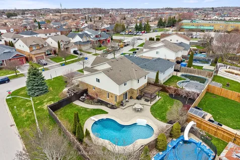 9 Clayton Crescent Clarington ON L1C 4P2