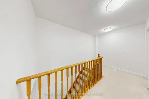 61 Far North Court Oshawa ON L1L 0J5