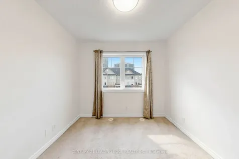 61 Far North Court Oshawa ON L1L 0J5