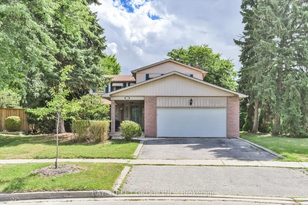 33 Kilchurn Castle Drive Toronto ON M1T 2W3