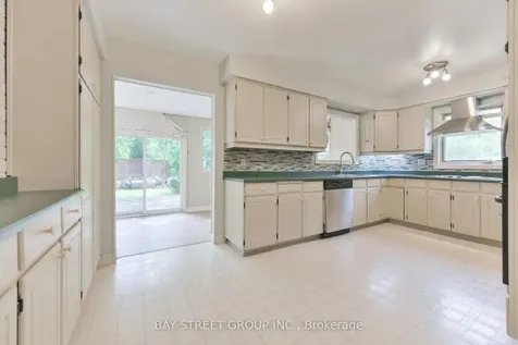 33 Kilchurn Castle Drive Toronto ON M1T 2W3