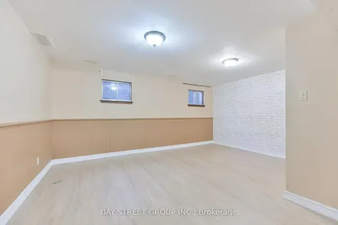 33 Kilchurn Castle Drive Toronto ON M1T 2W3