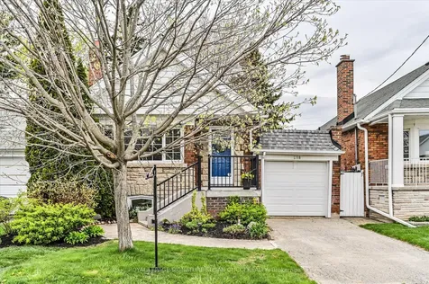 218 Glenwood Crescent Toronto ON M4B 1K4