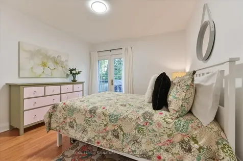 218 Glenwood Crescent Toronto ON M4B 1K4