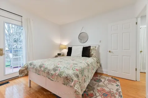 218 Glenwood Crescent Toronto ON M4B 1K4