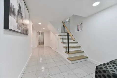 218 Glenwood Crescent Toronto ON M4B 1K4
