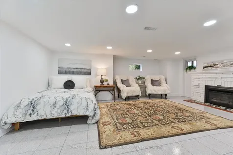 218 Glenwood Crescent Toronto ON M4B 1K4