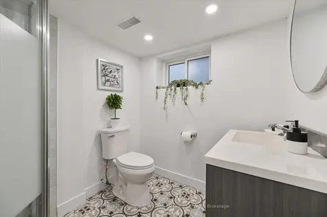 218 Glenwood Crescent Toronto ON M4B 1K4