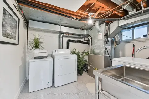 218 Glenwood Crescent Toronto ON M4B 1K4