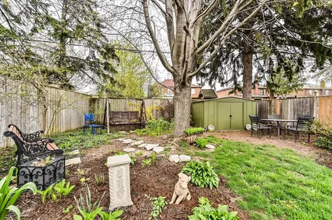 218 Glenwood Crescent Toronto ON M4B 1K4