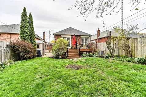 218 Glenwood Crescent Toronto ON M4B 1K4