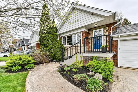 218 Glenwood Crescent Toronto ON M4B 1K4
