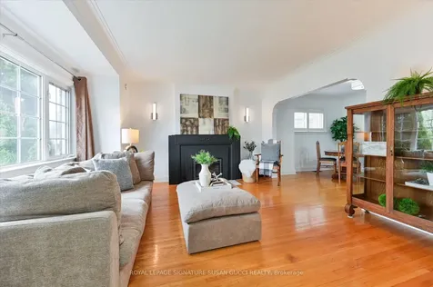 218 Glenwood Crescent Toronto ON M4B 1K4