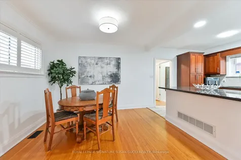 218 Glenwood Crescent Toronto ON M4B 1K4