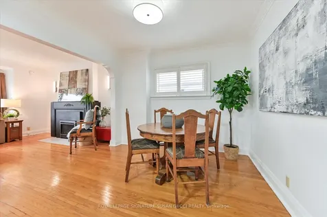 218 Glenwood Crescent Toronto ON M4B 1K4
