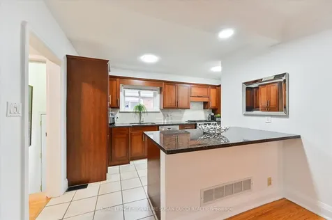 218 Glenwood Crescent Toronto ON M4B 1K4