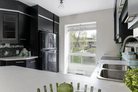 350 Camelot Court Oshawa ON L1G 6P7
