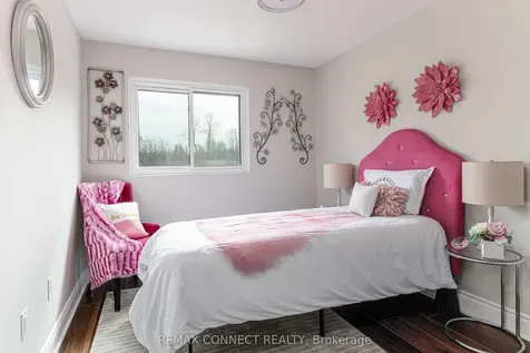 350 Camelot Court Oshawa ON L1G 6P7