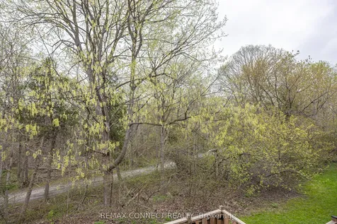350 Camelot Court Oshawa ON L1G 6P7