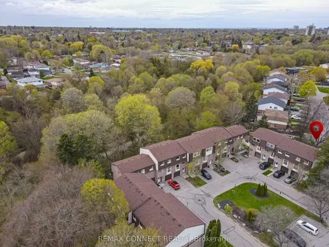 350 Camelot Court Oshawa ON L1G 6P7