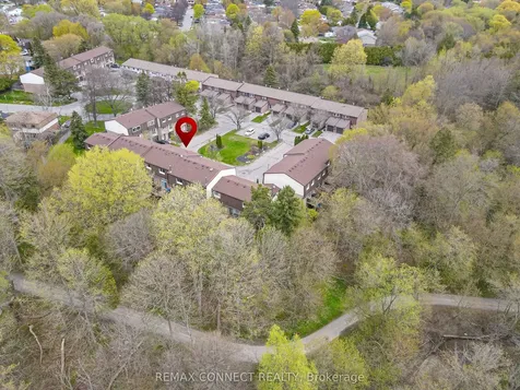 350 Camelot Court Oshawa ON L1G 6P7