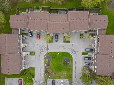 350 Camelot Court Oshawa ON L1G 6P7