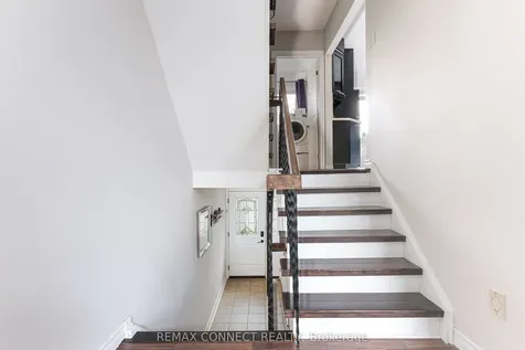 350 Camelot Court Oshawa ON L1G 6P7