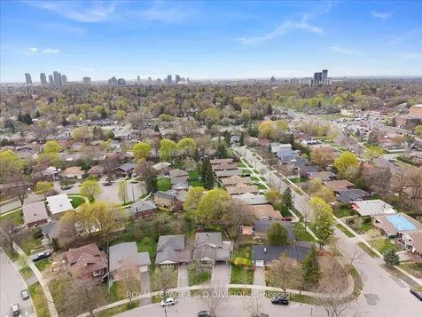 8 Gaiety Drive Toronto ON M1H 1C1