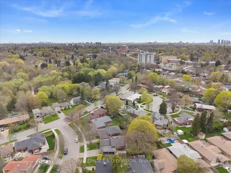 8 Gaiety Drive Toronto ON M1H 1C1