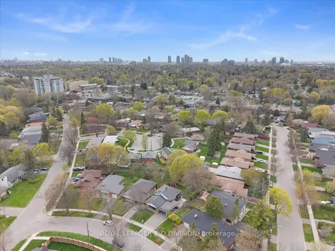 8 Gaiety Drive Toronto ON M1H 1C1