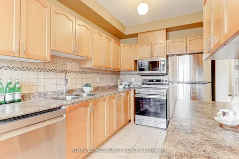 48 Thorp Crescent Ajax ON L1T 0G9