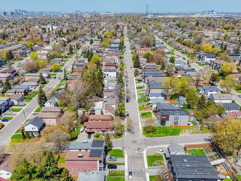 44 Westbourne Avenue Toronto ON M1L 2Y4