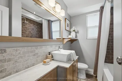 215 Park Road S Oshawa ON L1J 4H1