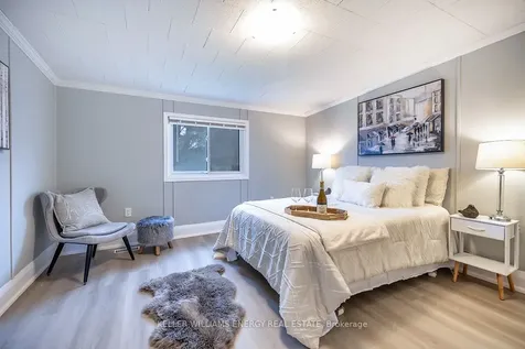 739 King Street W Oshawa ON L1J 2L2