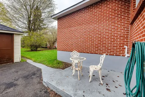 739 King Street W Oshawa ON L1J 2L2